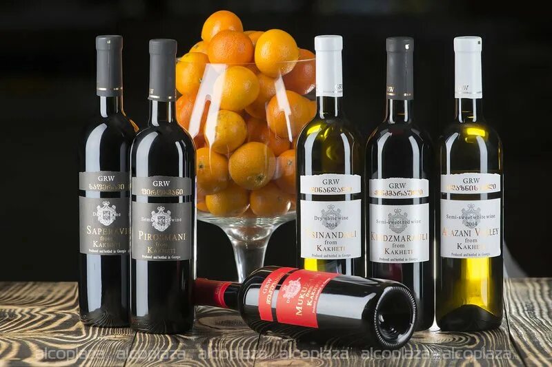 Georgian wine киндзмараули. Грузинское сухое красное вино названия. Алазанская долина вино саперави. Вино georgian wine хванчкара. Вино 16/16.