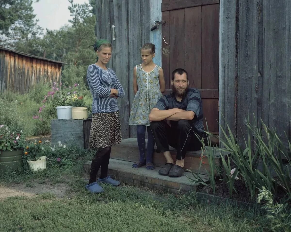 Жизнь в таежной глубинке. Деревня Айдара староверы. Деревня староверы Красноярск. Русские Деревенские жители. Люди из глубинки.