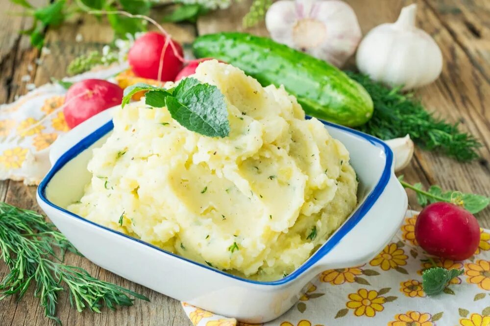 Картофельное пюре в мультиварке. Картофельное пюре &quot;небо и земля&quot;. сибирская толченка. толченка для пюре. гарнир к пюре картофельному.