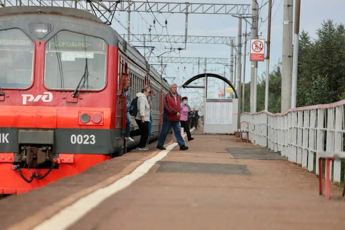 Электричка кубинка 1. Эд4м 0458. Электричка кубинка москва. Кубинка электричка. Кубинка 10 на карте.