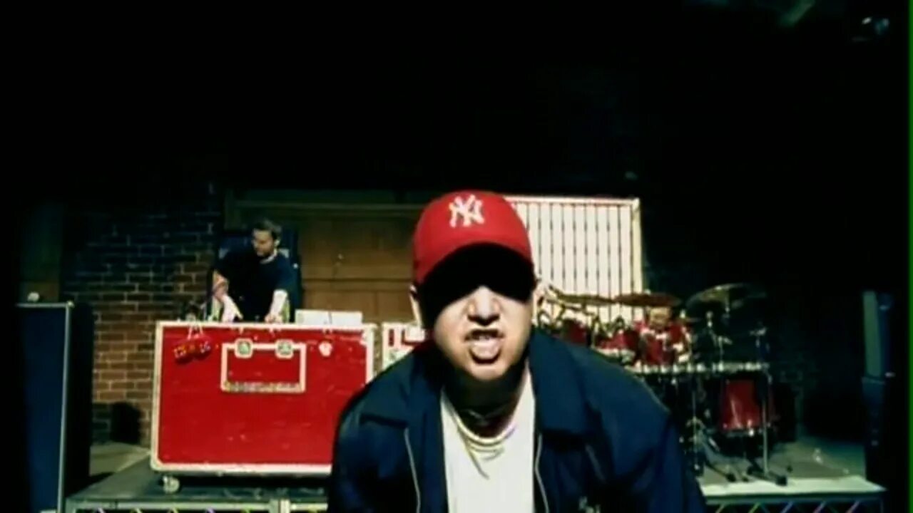 Break stuff and listen limp bizkit. Джонатан дэвис и фред дерст. Break stuff. Limp bizkit break stuff альбом. Limp bizkit break stuff обложка.