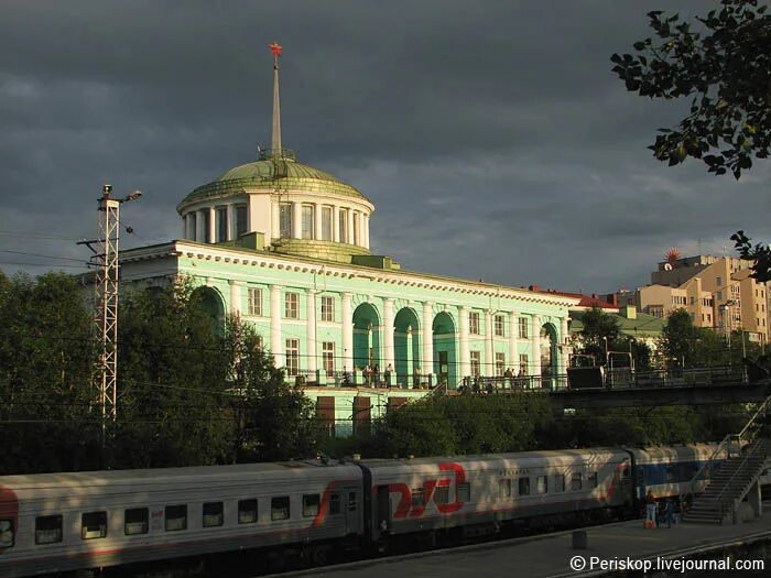 Ржд мурманск телефон. Железнодорожный вокзал Мурманск. РЖД вокзал Мурманск. Здание вокзала Мурманск. Морской вокзал Мурманск.