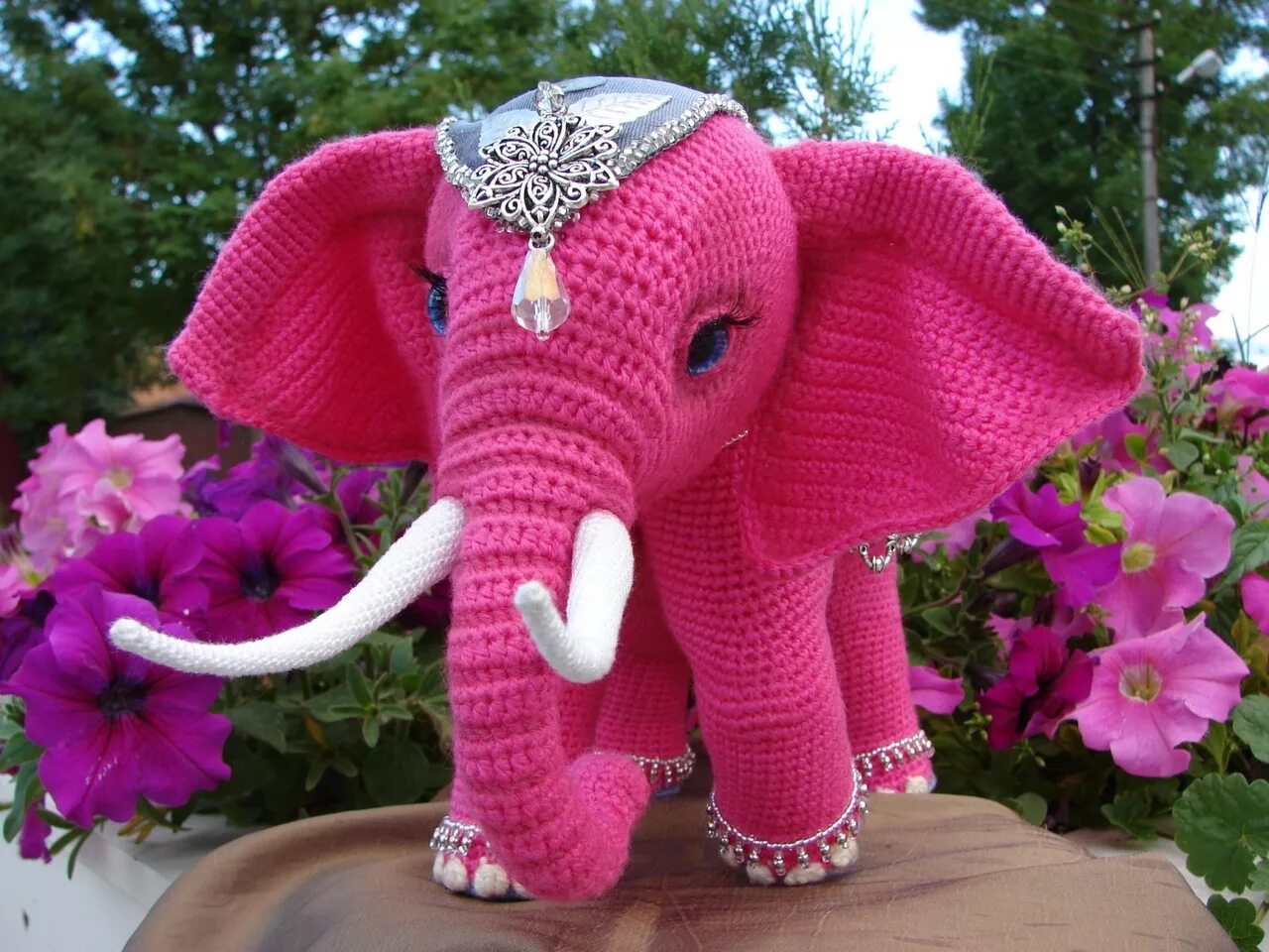 Слон амигуруми. Вязаная Слоненок амигуруми. Вязаные игрушки слоники. Вязаный розовый Слоник.