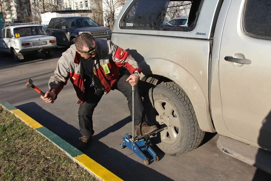 Выездная техпомощь на дороге. Автотехпомощь на дороге. Автотехпомощь выездная. Выездная техническая помощь на дороге. Автотехпомощь москва выездная