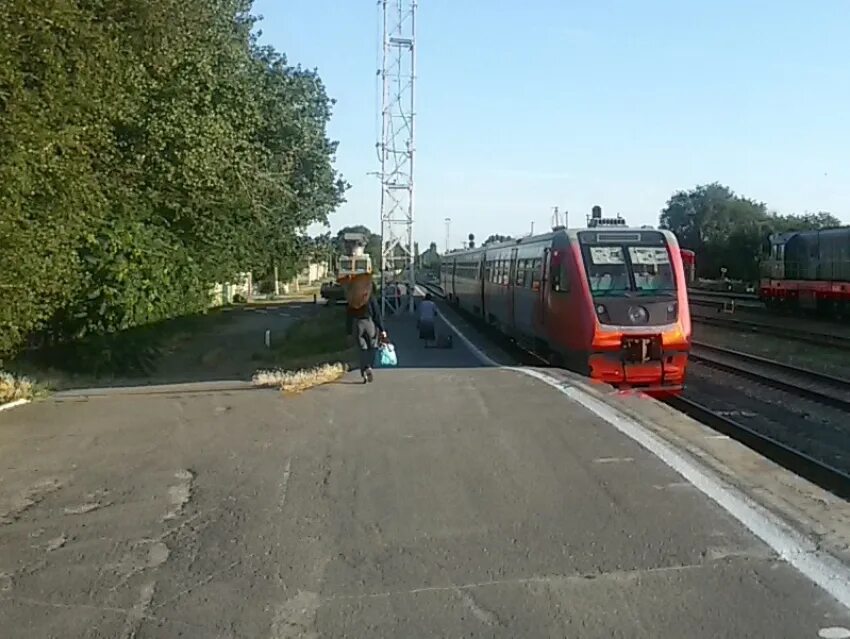 Электричка волгодонск сальск. Электричка Волгодонск Ростов. Электричка Волгодонская. Ростов Волгодонск электричка расписание. Рельсовый автобус.