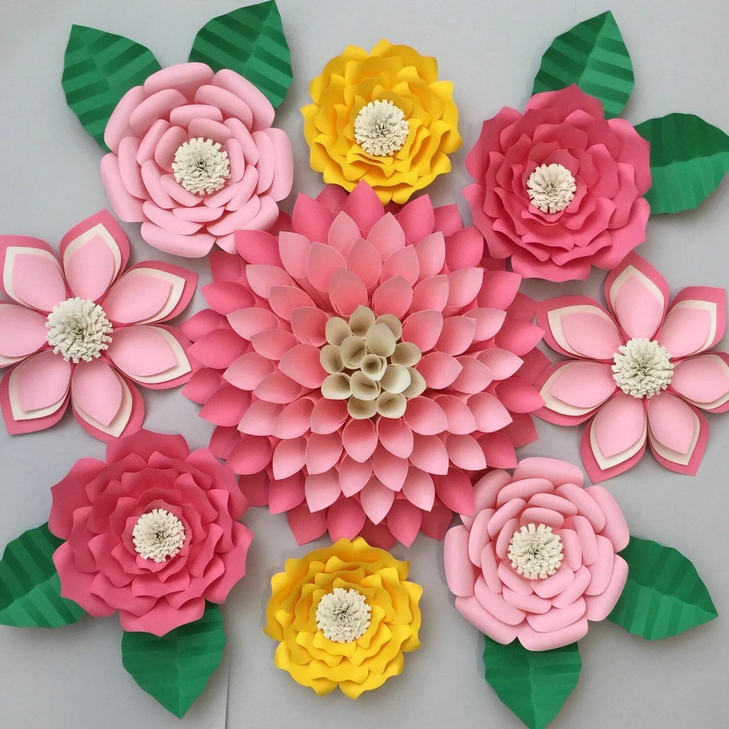 Цветы из бумаги техника. Цветы бумажные. Объемные цветы. Объемные цветы из бумаги. Объемные цветы из бумаги на стену.
