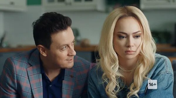 Универ есть лет спустя. Универ 10 лет спустя кристина. универ 10 лет спустя кристина и антон. кристина из универа 10 лет спустя. самбурская универ 10 лет спустя блондинка.