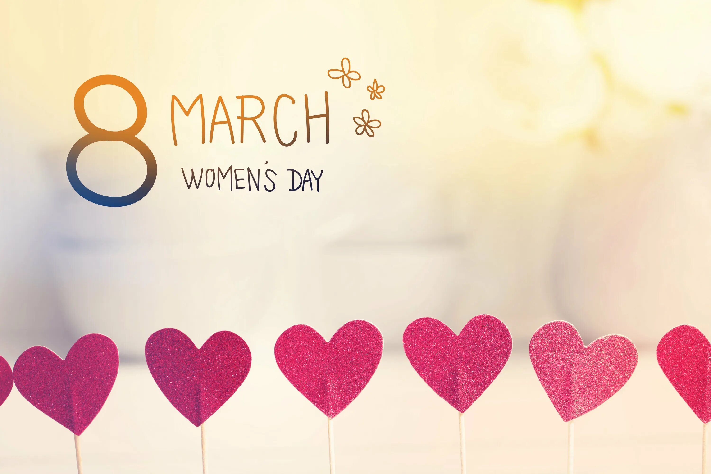 Март на английском надпись. Happy women's Day открытки. International women's Day фон. Womens Day на английском.