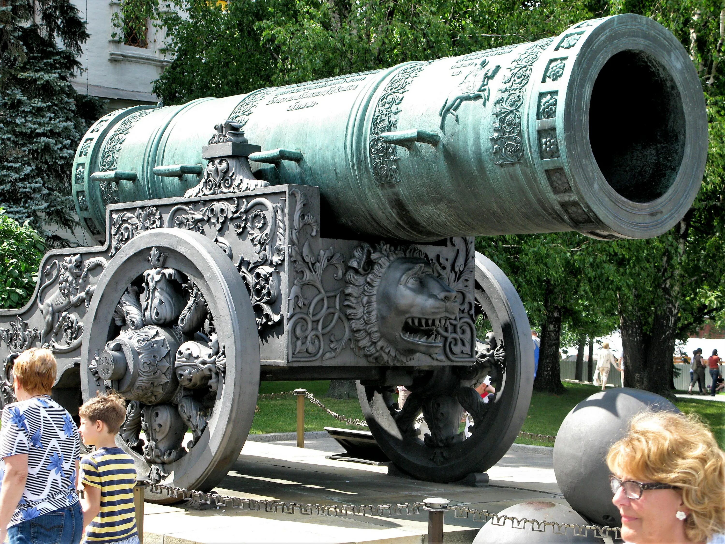 Царь-пушка достопримечательности москвы. Фото царь пушки. Царь пушка в москве. Москва кремль царь пушка. Царь пушка в питере.