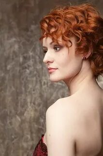 Әйел дәрігерлер ер дәрігерлерді тексеріп жатыр (видео)