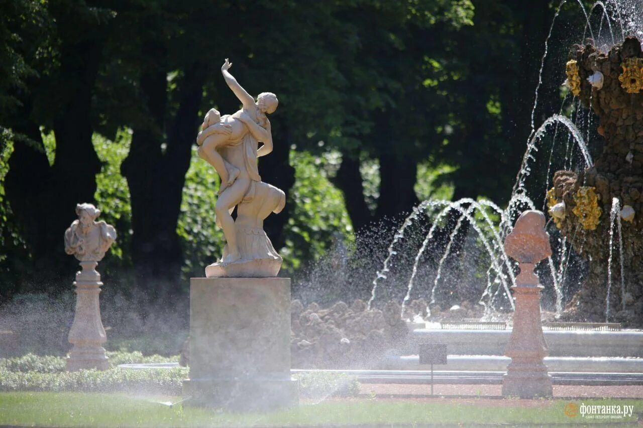 Летний сад в санкт-петербурге фонтан коронный. Летний сад петра 1 в санкт-петербурге. Летний сад спб фонтаны. Коронный фонтан в летнем саду. Петербург сад фонтан.