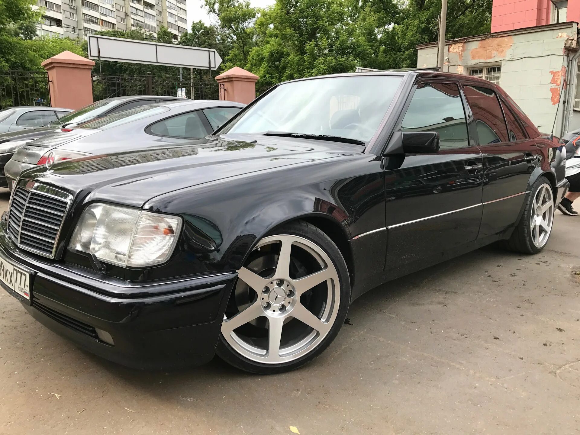 Mercedes e124. Mercedes w124 e500 волчок. Мерседес е500 w124. Мерседес w124 500.