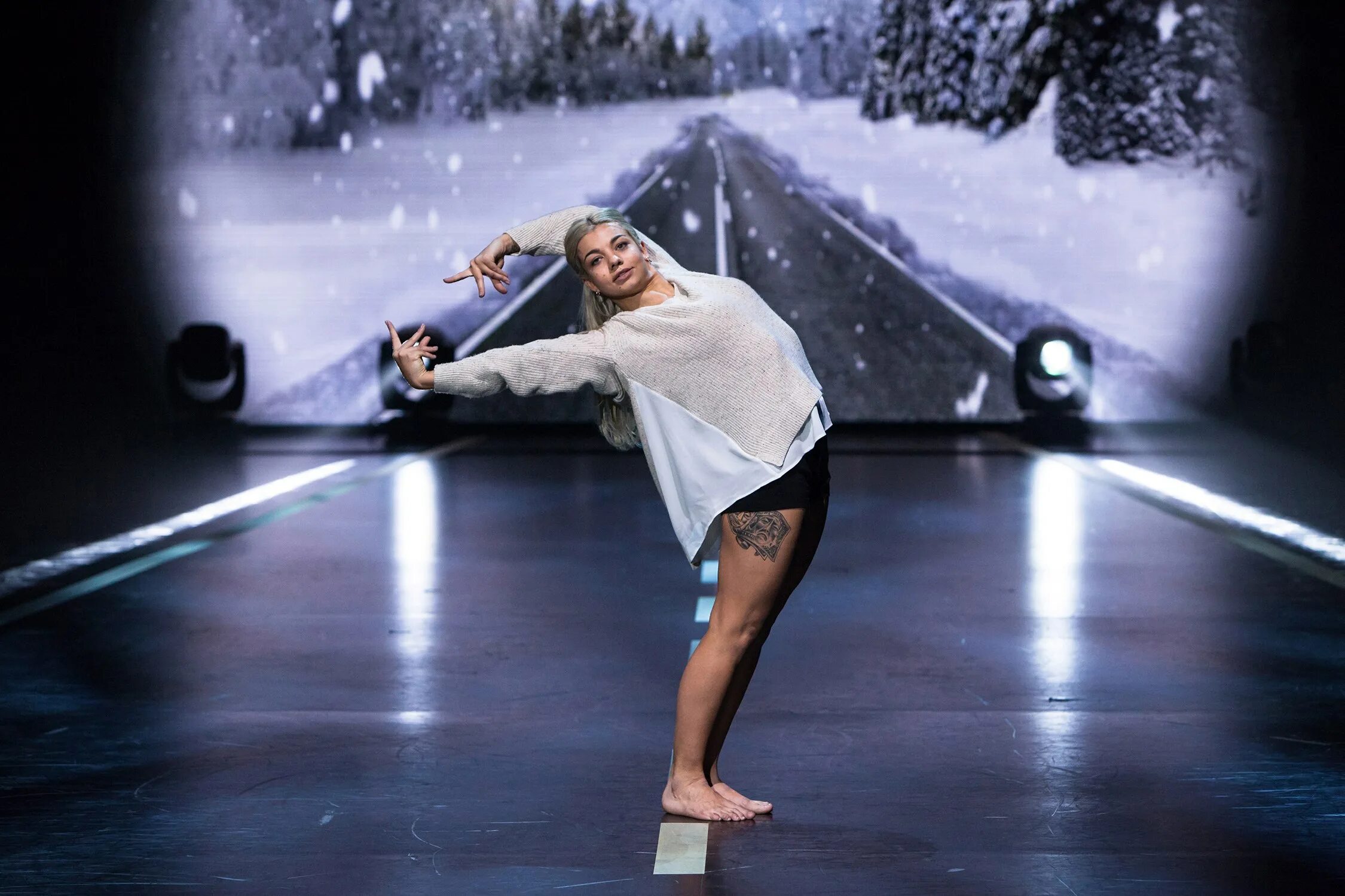 Танцы такие девушки как звезды. Танцы такие девушки как звезды. Танцы такие девушки как звезды. Танцы такие девушки как звезды. Бейонсе 2000.