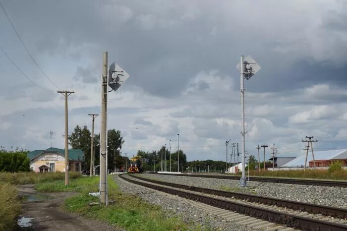 Погода алтайского края село огни. Станция Калманка. Железнодорожная станция Калманка. Село Новороманово Алтайский край. Село Калманка Алтайский край.