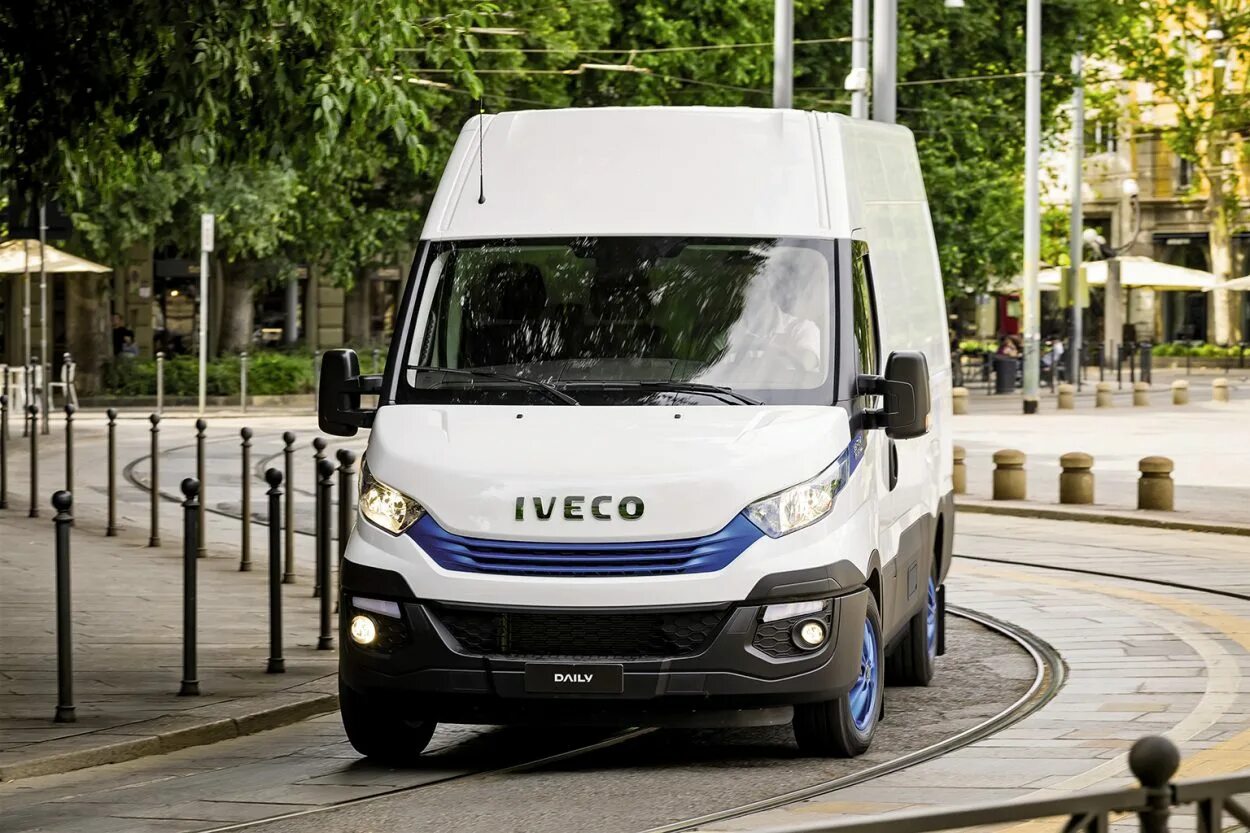 Бус ивеко. Ивеко дейли. ивеко дейли 2018. iveco daily 2014. ивеко дейли евро 6.