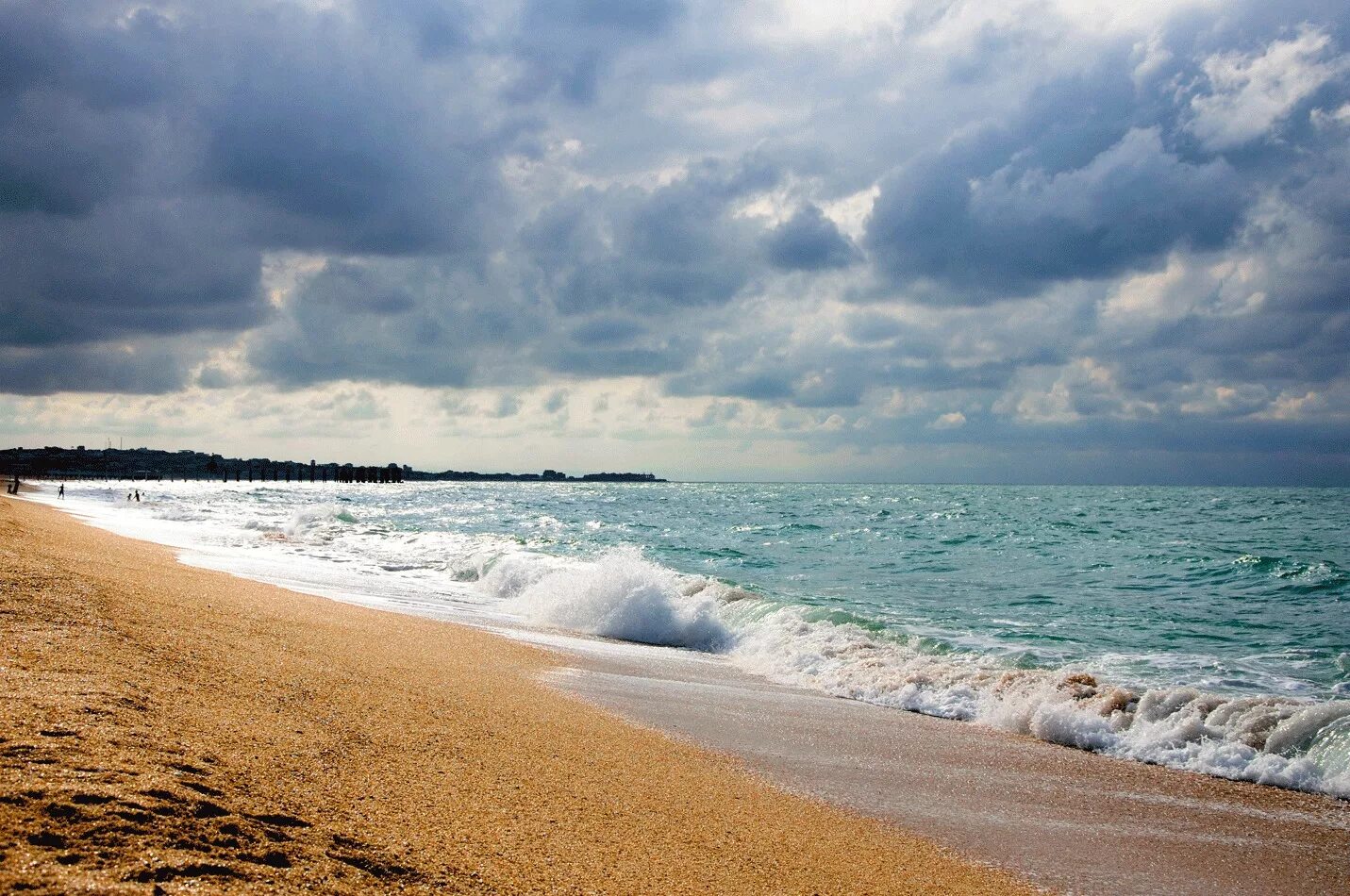 Пляж берега фото. Каспий море Дагестан. Каспийское море Избербаш. Пляж Избербаш Дагестан. Пляжи Каспийского моря Дагестан.