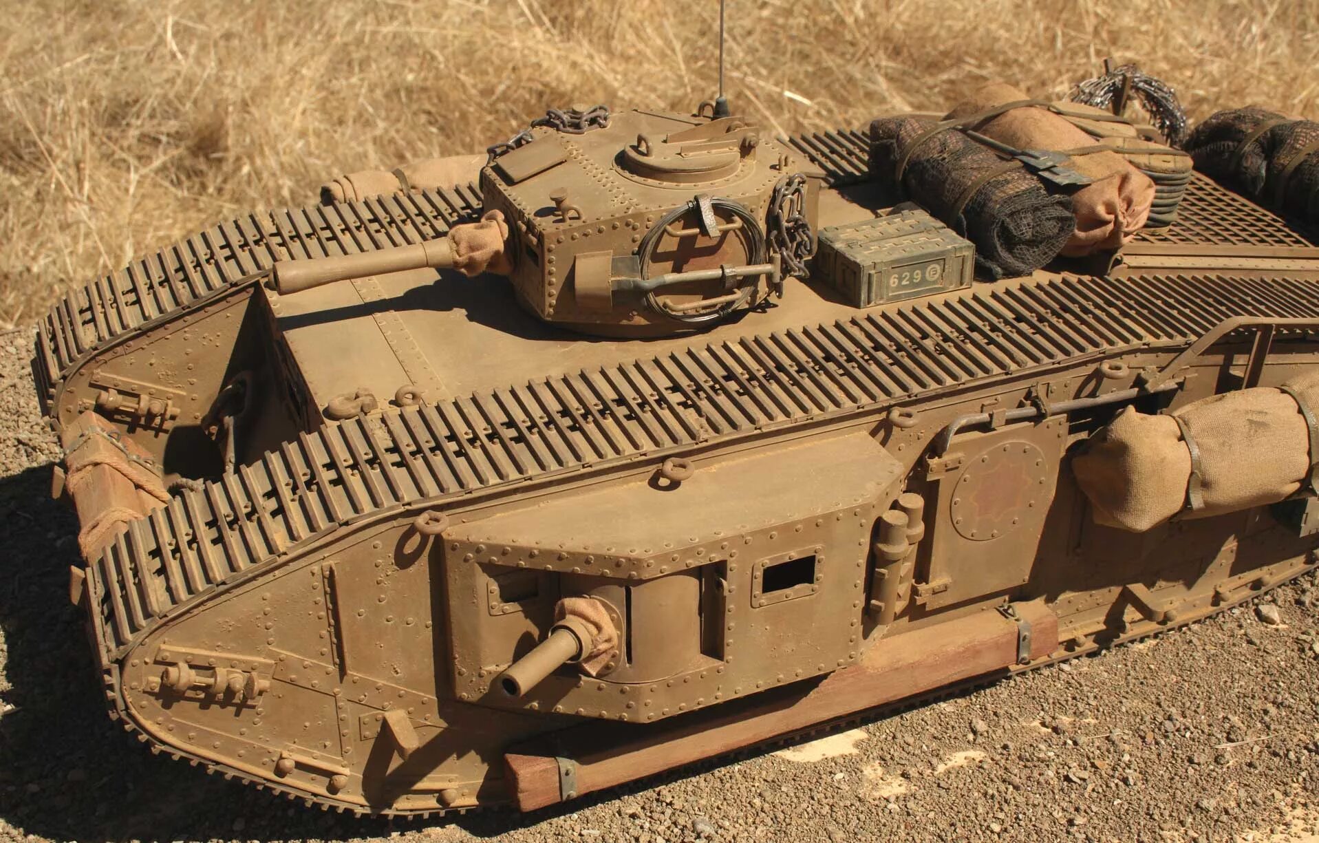 A7v танк. Танк из Индиана Джонс. A7vu танк.