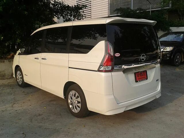 Formacar: Rowen beautifies the Nissan Serena in its trademark way