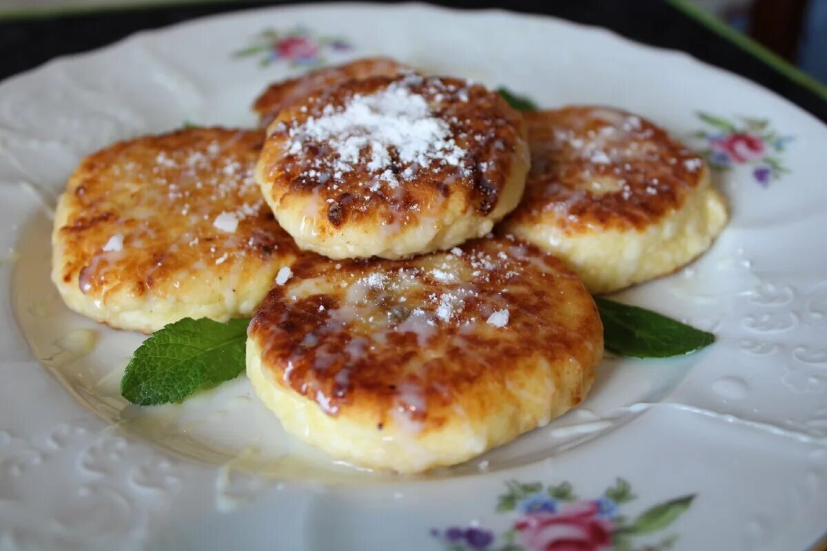 Сырники из творога рецепт нежные и воздушные. Сырники. Пышные сырники. Сырники из творога. Сырники украинские.