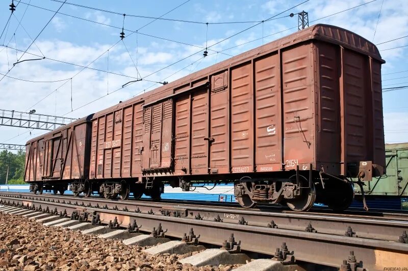 Грузовые поезда вагонов. Грузовые вагоны полувагоны. грузовой вагон ржд полувагон. крытый вагон ржд. вагон ржд крытый грузовой.