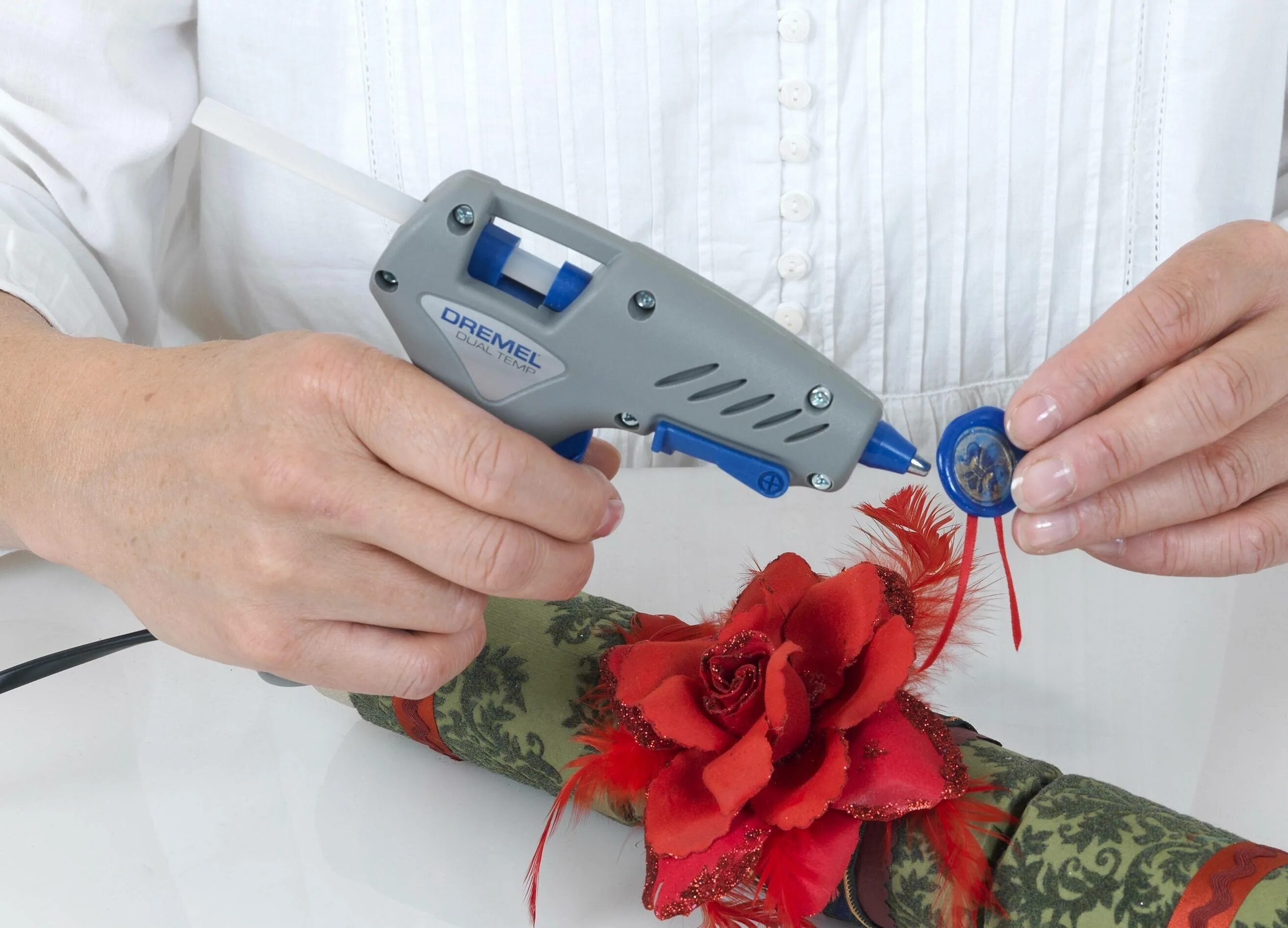 Какой выбрать клеевой. Клеевой пистолет dremel glue gun 930. f0130930jc. что склеивает клеевой пистолет. цветы из клеевого пистолета.