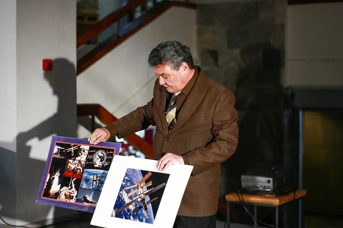 Дом офицеров пенза. Дом офицеров псков википедия. Жеребцов сергей васильевич. Руководитель дома офицеров. Военная приемка ведущий.