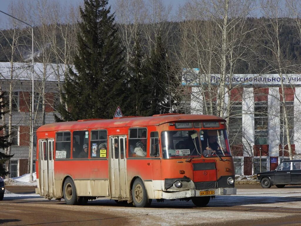 Автобусы поселок игра. ЛИАЗ 677 Зеленогорск. ЛИАЗ 677 Красноярск. Автобусы Зеленогорск Красноярский край. Зеленогорск Красноярский край поселок Октябрьский.