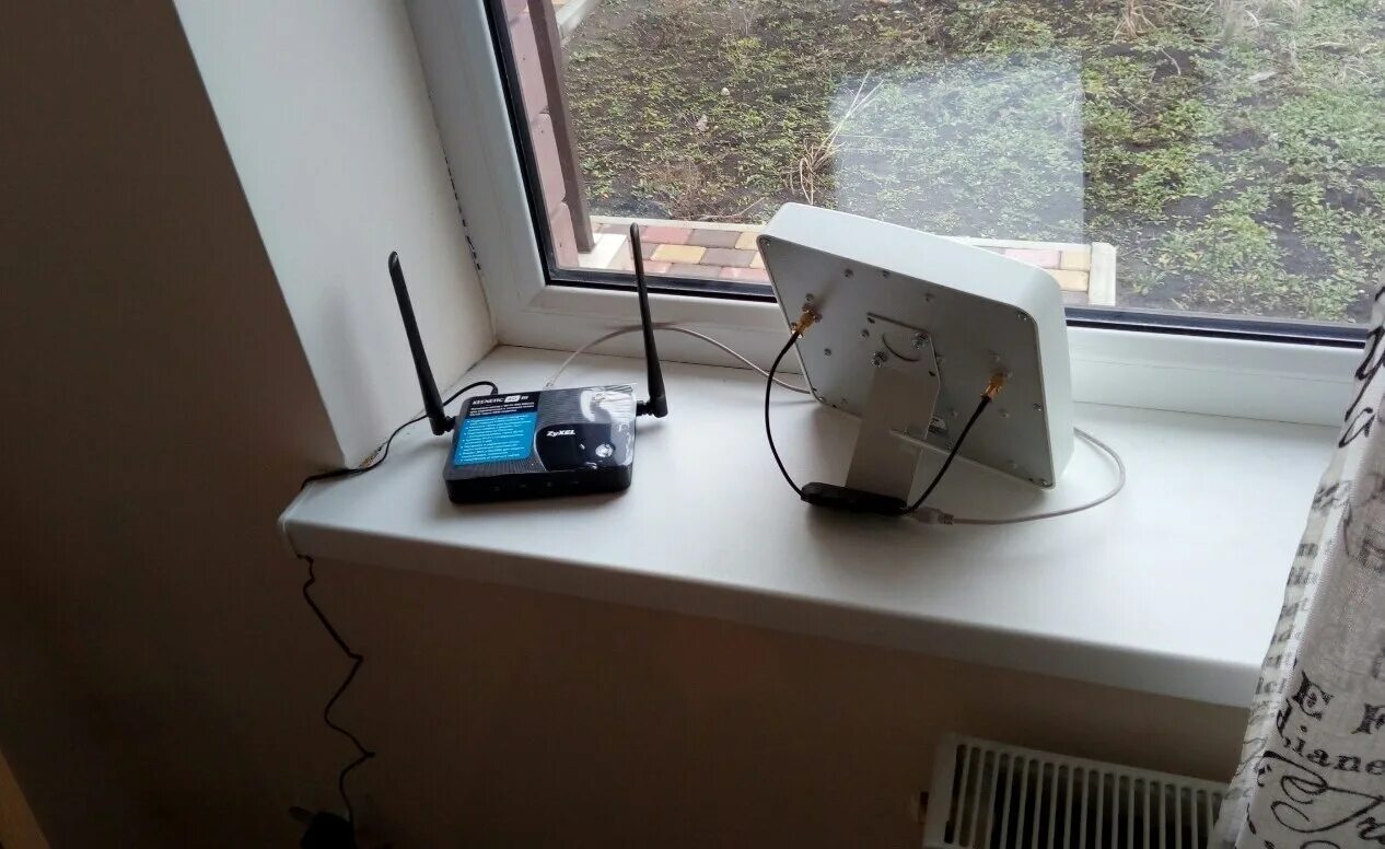 Мобильный интернет в квартиру. Усилитель сигнала 4g с WIFI. Антенна усилитель WIFI сигнала для роутера. Усилитель сигнала 4g ДНР. Роутер для дачи 4g.