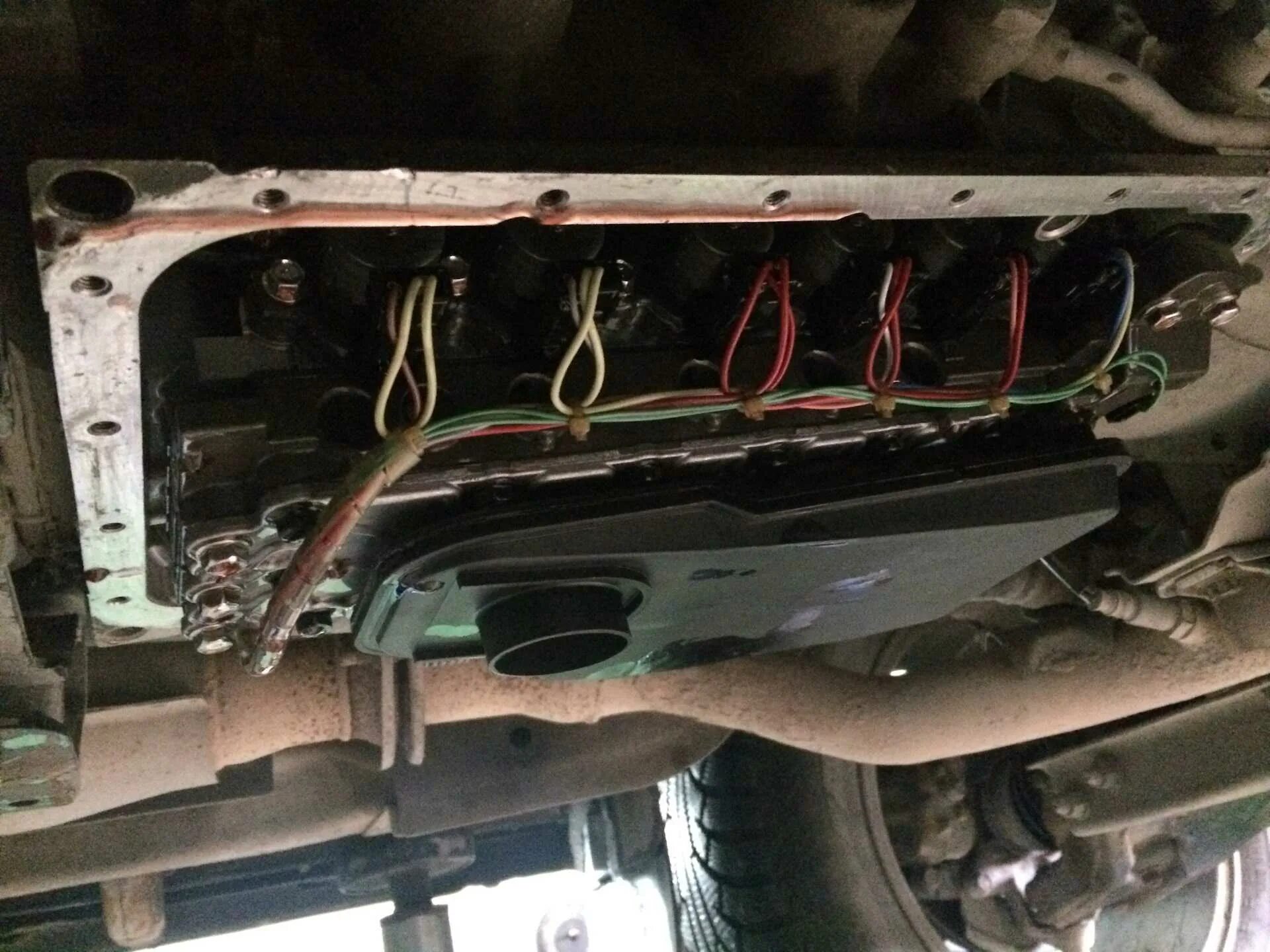 Масло акпп mitsubishi pajero 4. Замена масла акпп паджеро 4. V5awf акпп. Акпп митсубиси паджеро мини. Фильтр акпп паджеро 4.
