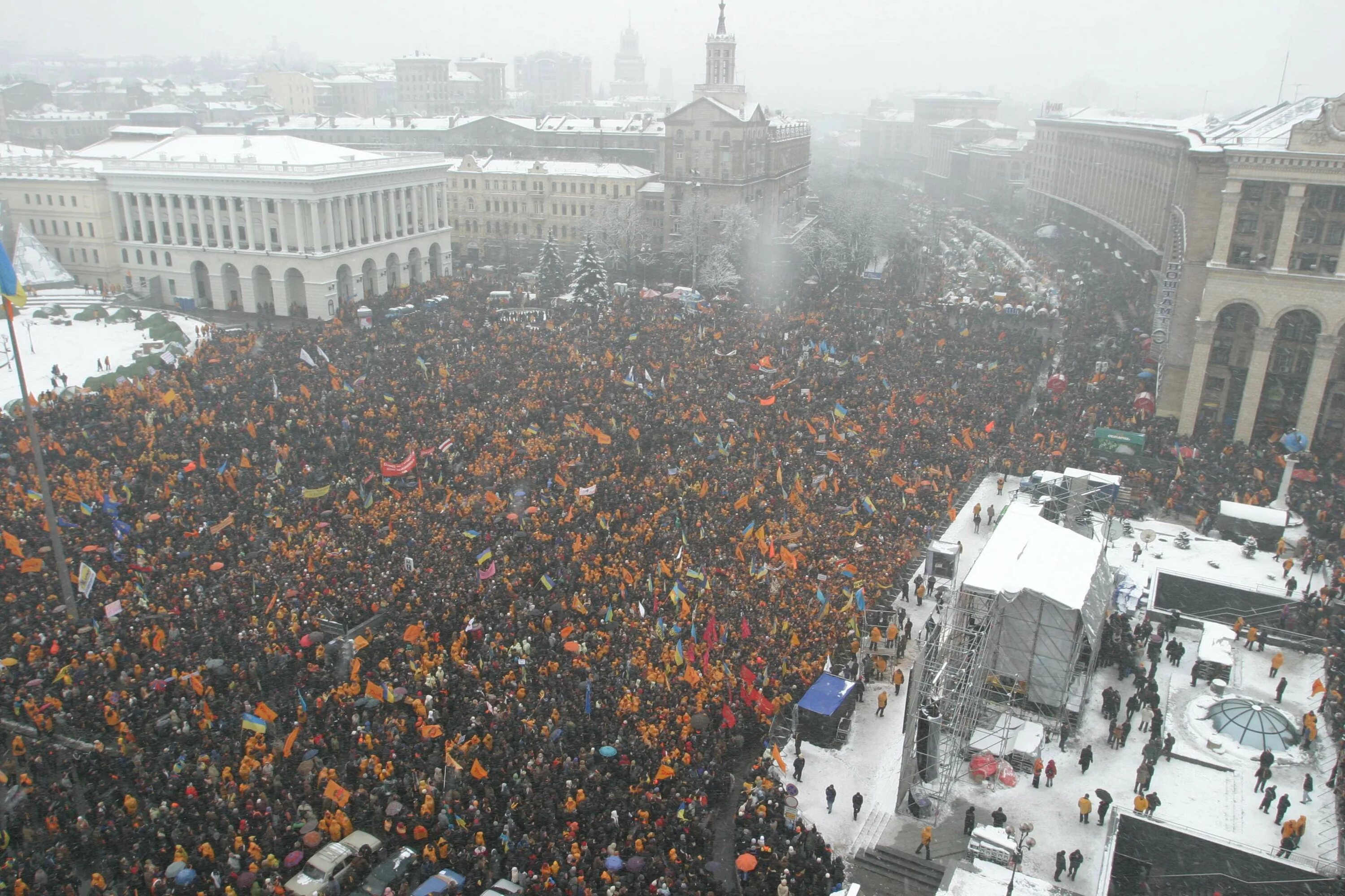 Майдан по первому. Оранжевая революция 2004. Майдан в Украине 2004. Майдан независимости Киев 2004. Киев оранжевая революция.