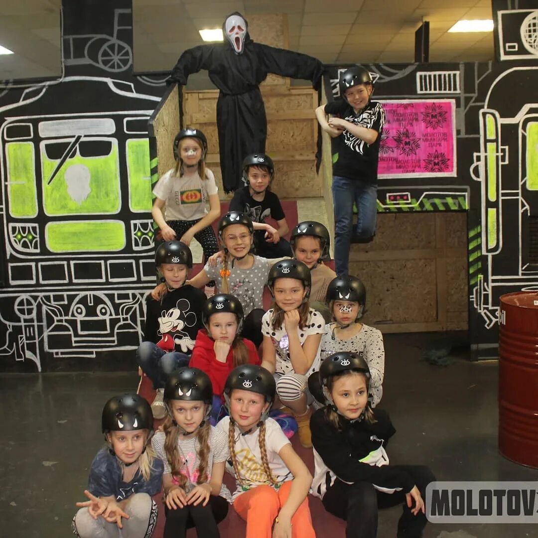 Квесты саратов прятки в темноте. Прятки в темноте комендантский. Квест прятки в темноте спб. Квест прятки в темноте ульяновск. Квест прятки в темноте спб.