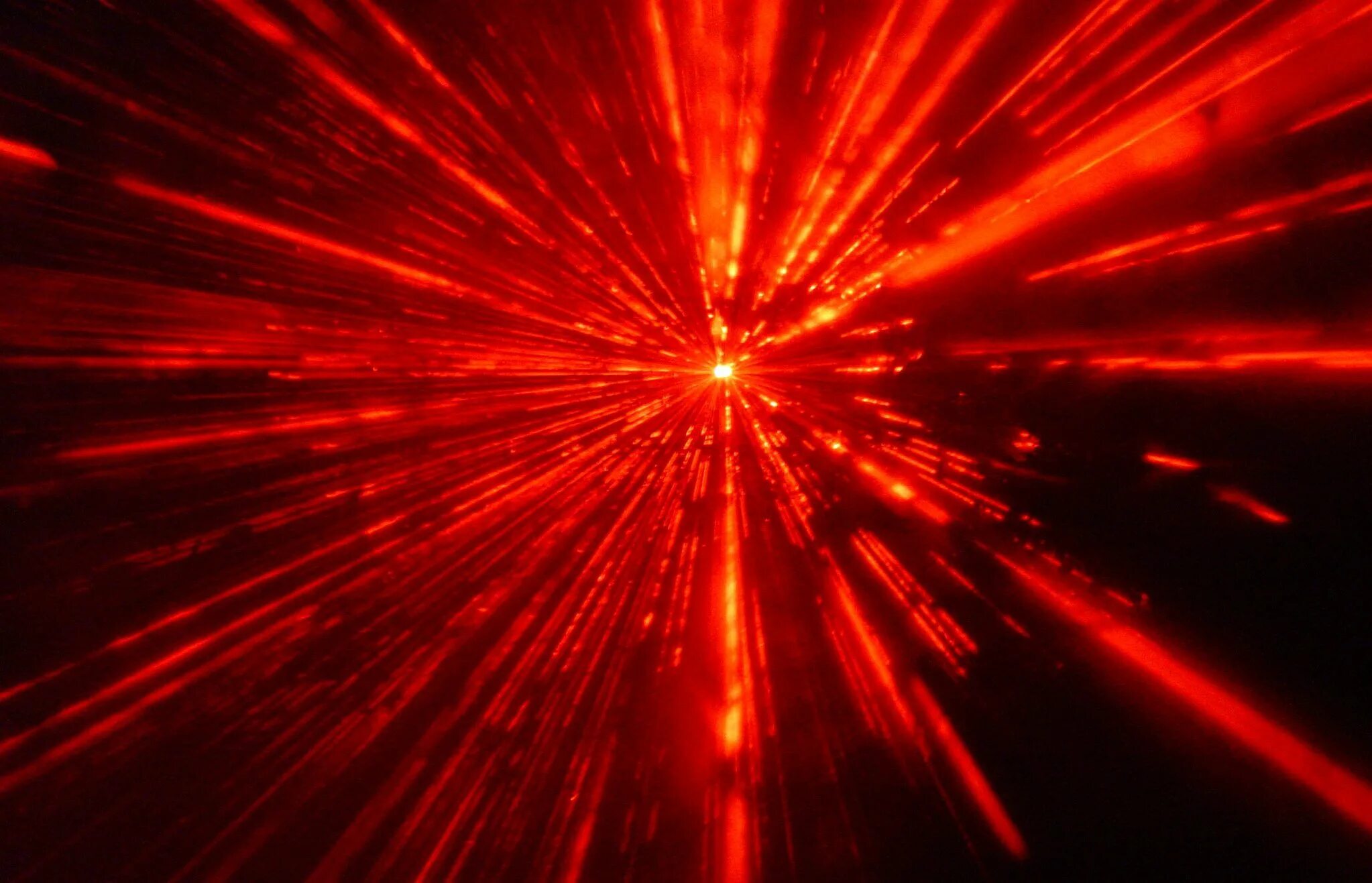 Подборки пульсирующие. Красный лазер. Красный Луч. Красный фон с лучами. Красный лазерный Луч.