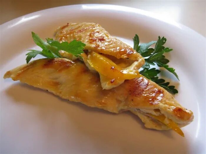 Конвертики из куриного филе. Куриные конвертики. куриные конвертики с сыром. куриные конверты из грудки. конвертики из куриной грудки.