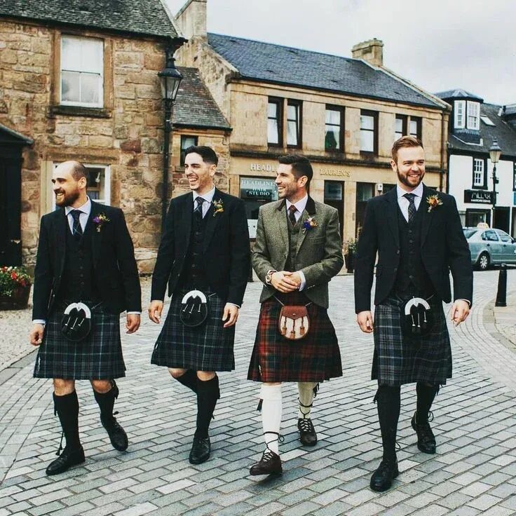 Шотландия мужчины кильт. Тартан шотландия килт. Горец в юбке. Килт шотландский винкинг. Почему в шотландии мужчины носят юбки.
