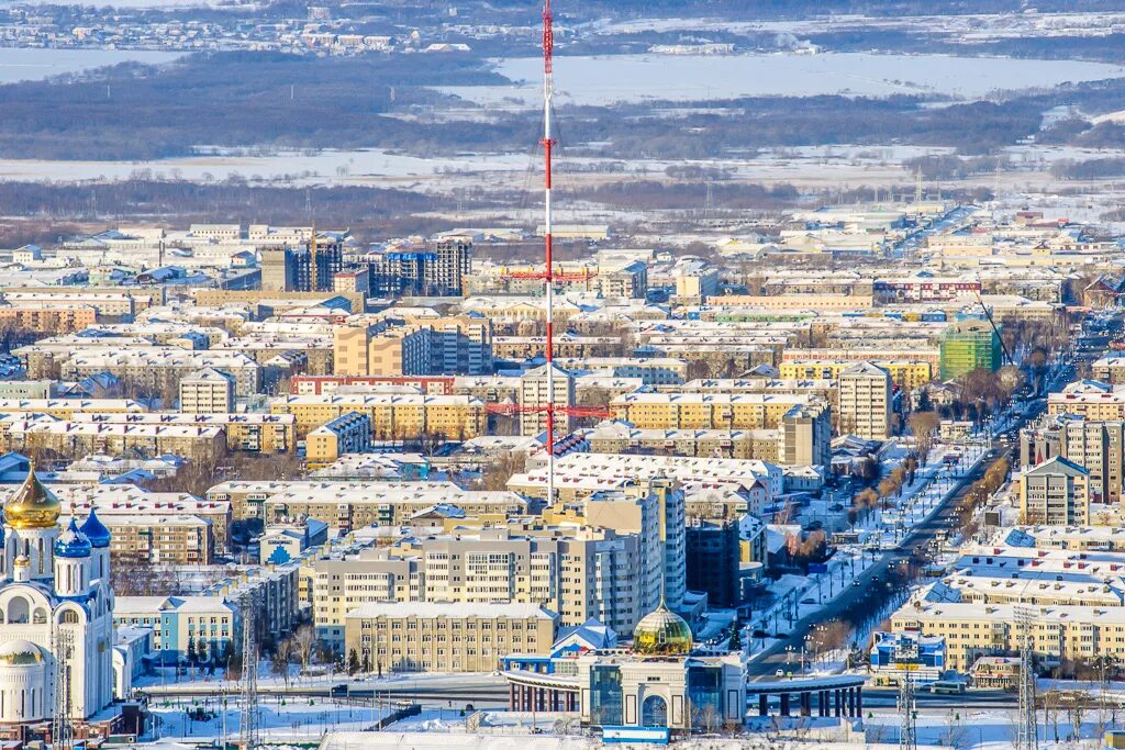 Южно-Сахалинск. Южно-Сахалинск сверху. Население города Южно Сахалинск. Южно-Сахалинск с верху.