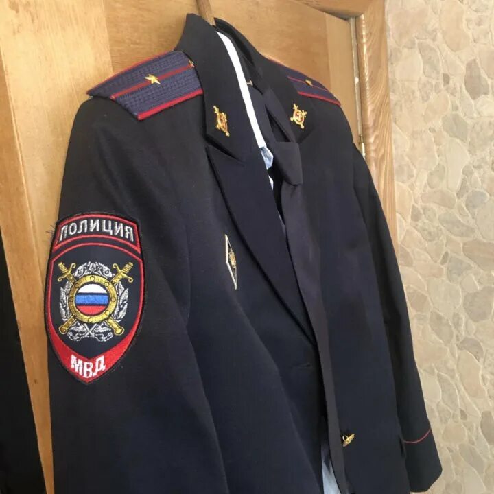 китель мвд полиция 777. размещение знаков на кителе фсин. парадный китель мвд с погонами. пришить погоны шеврон мвд. правильно пришить шевроны на форму фсин.