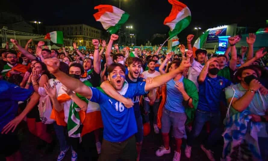 Итальянские болельщики. Итальянцы болельщики. Italy Fans 2020. Италия футбол болельщики. 2020 fan