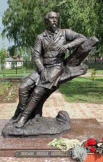 Памятники некрасову