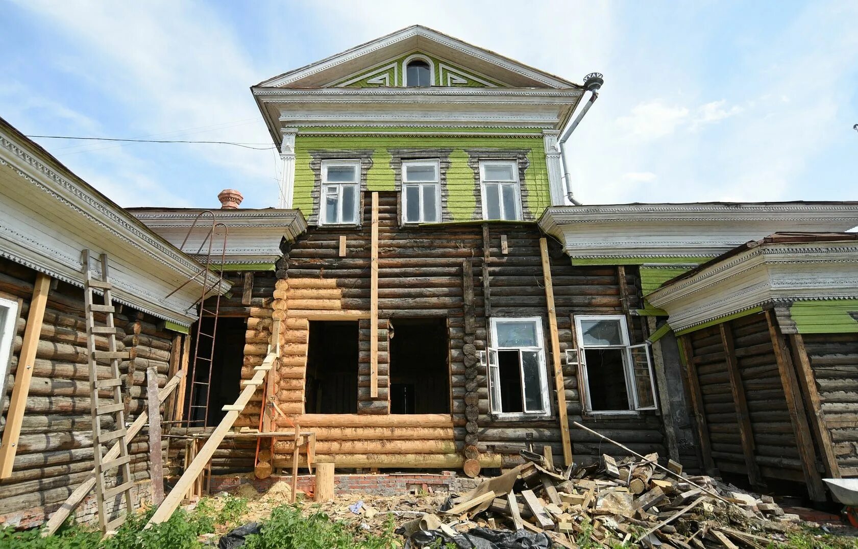 Дом Засецких Вологда. Дом Засецких памятники архитектуры Вологды. Деревянное зодчество дом Засецких Вологда. Дом Засецких на ул. Ленинградской, 12. Исторические реставрации