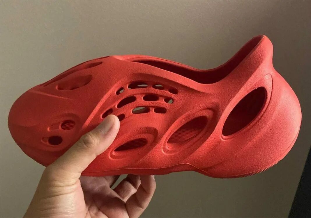 Foam run. Adidas yeezy foam runner red. adidas yeezy foam runner vermillion. adidas foam runner. кроссовки adidas yeezy foam runner.