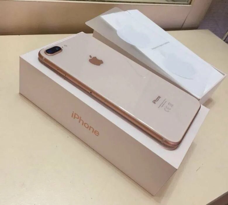 Iphone 8 plus gold. Айфон 8 плюс в коробке. iphone 8 plus в живую.