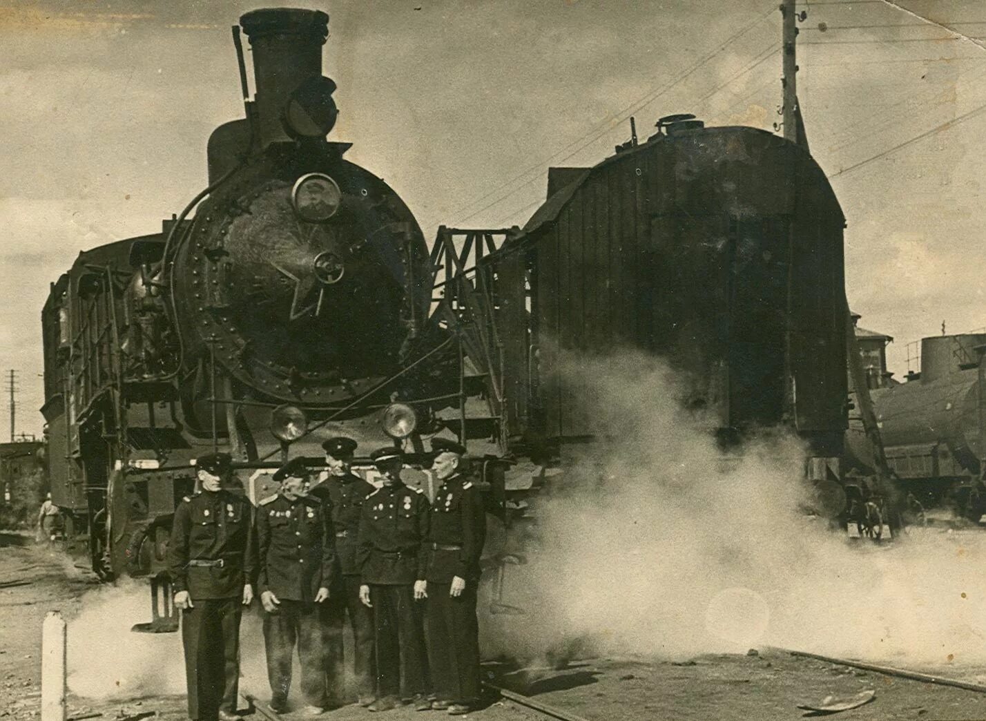 Железная дорога в годы войны. Машинисты поезда в годы войны 1941 1945. Свердловская железная дорога 1941-1945. Паровозное депо Октябрьской железной дороги. Северная железная дорога 1941.