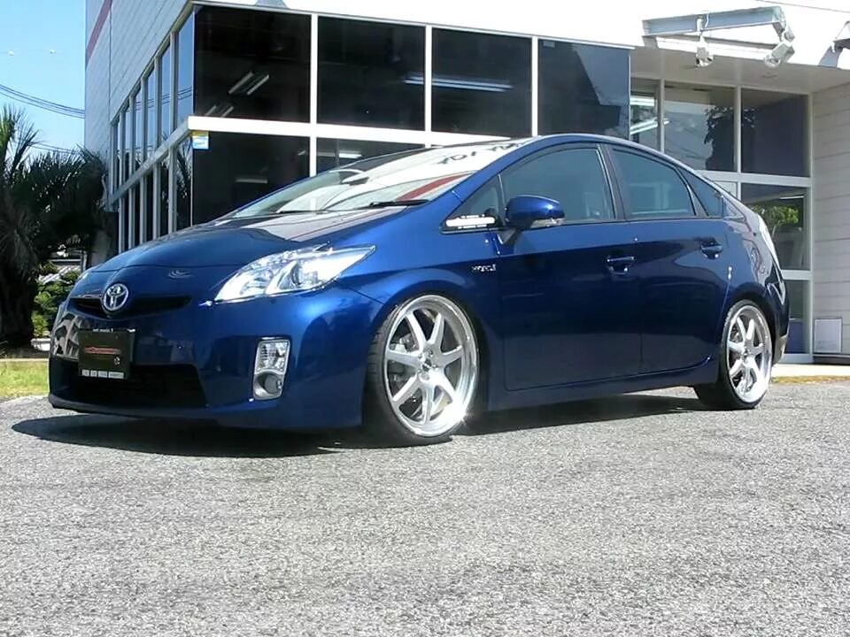 Диски prius. Toyota prius 20. prius 30 wheels. prius zvw30. синяя toyota prius 20.