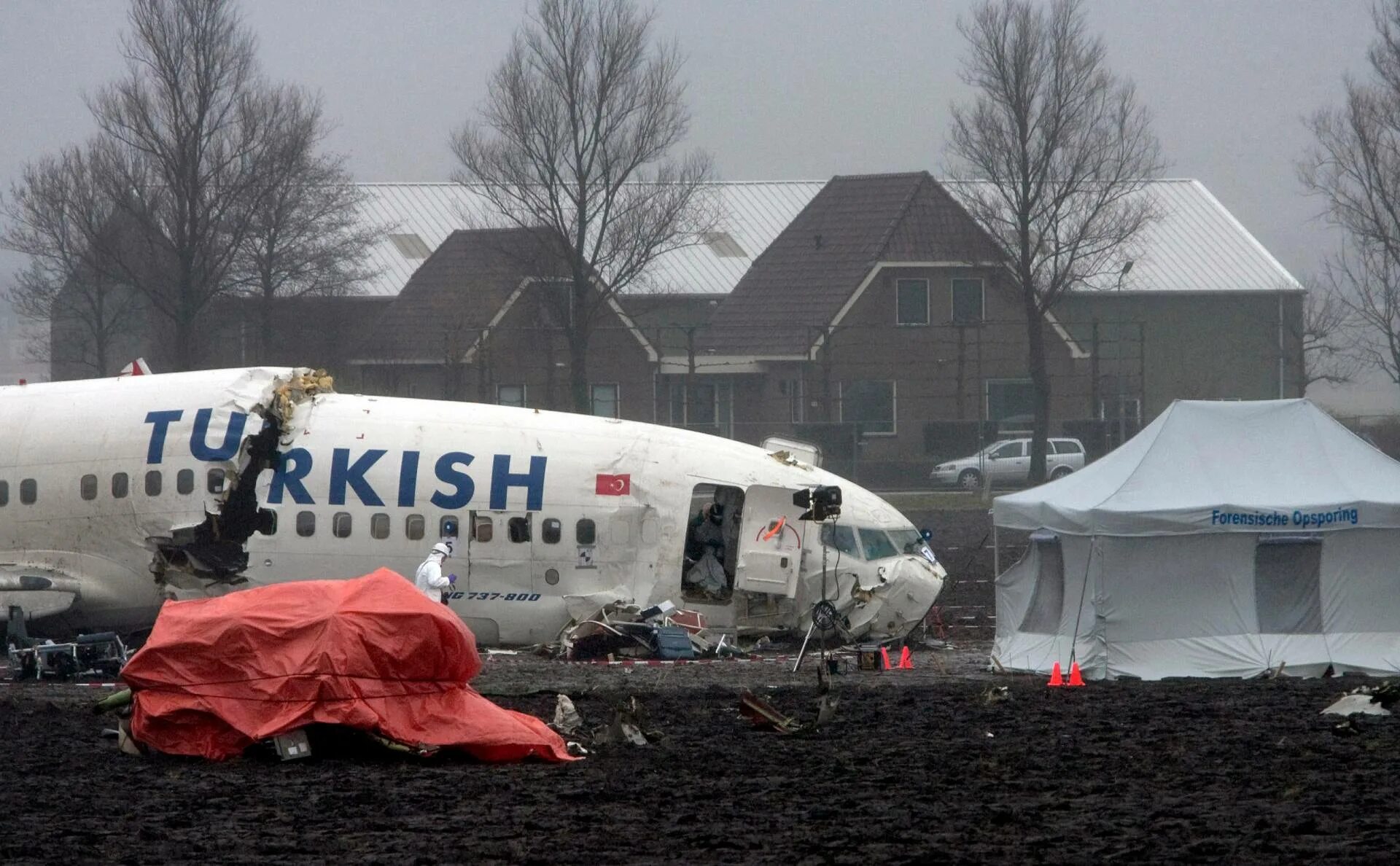 Первая авиакатастрофа. Боинг 737 турецкие авиалинии авиакатастрофы. Авиакатастрофа Boeing 737 в Мангалуре. Авиакатастрофы Боинг 737 UTAIR. Боинг 737 авиакатастрофа.