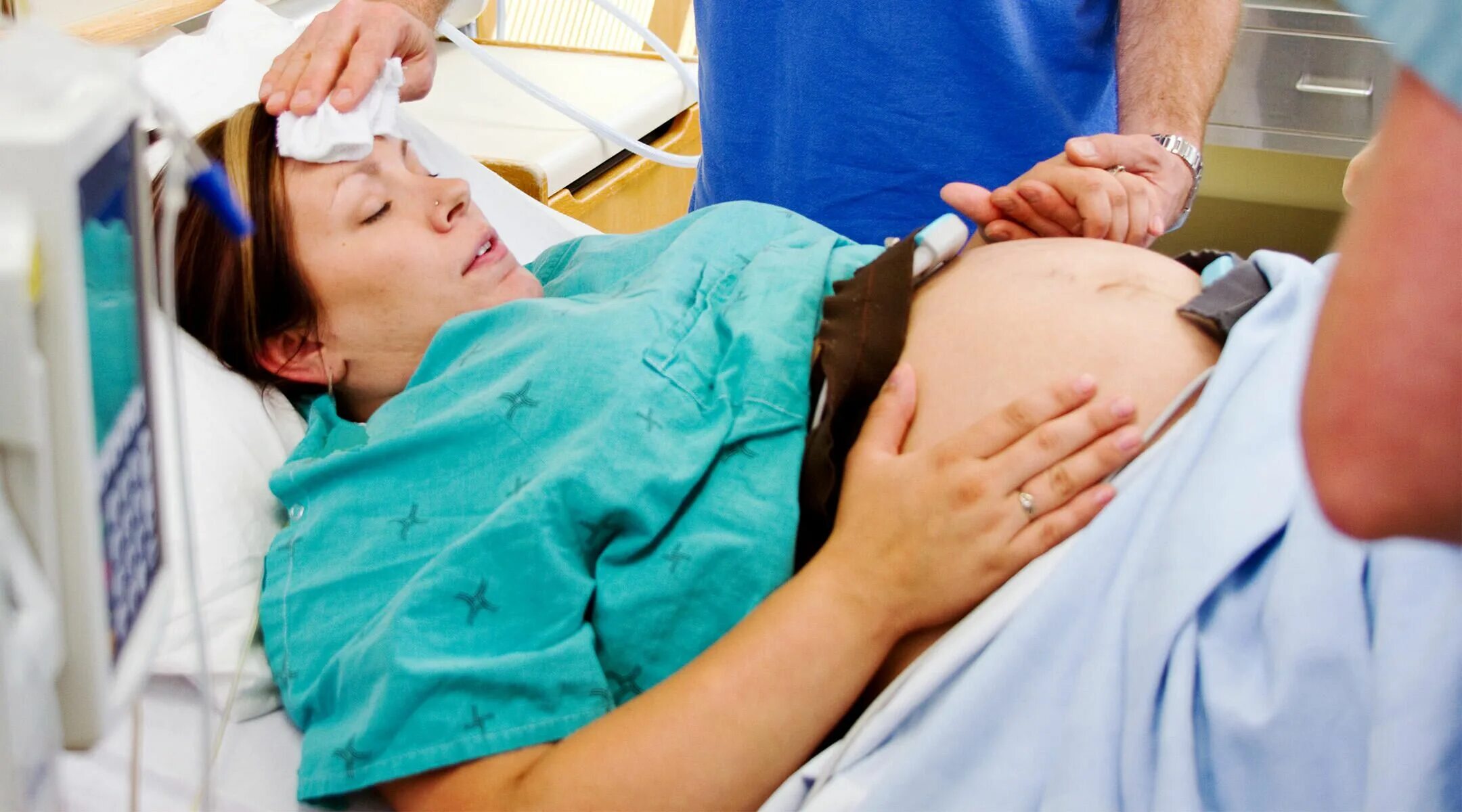 Как правильно принимать роды. Беременные женщины рожают.