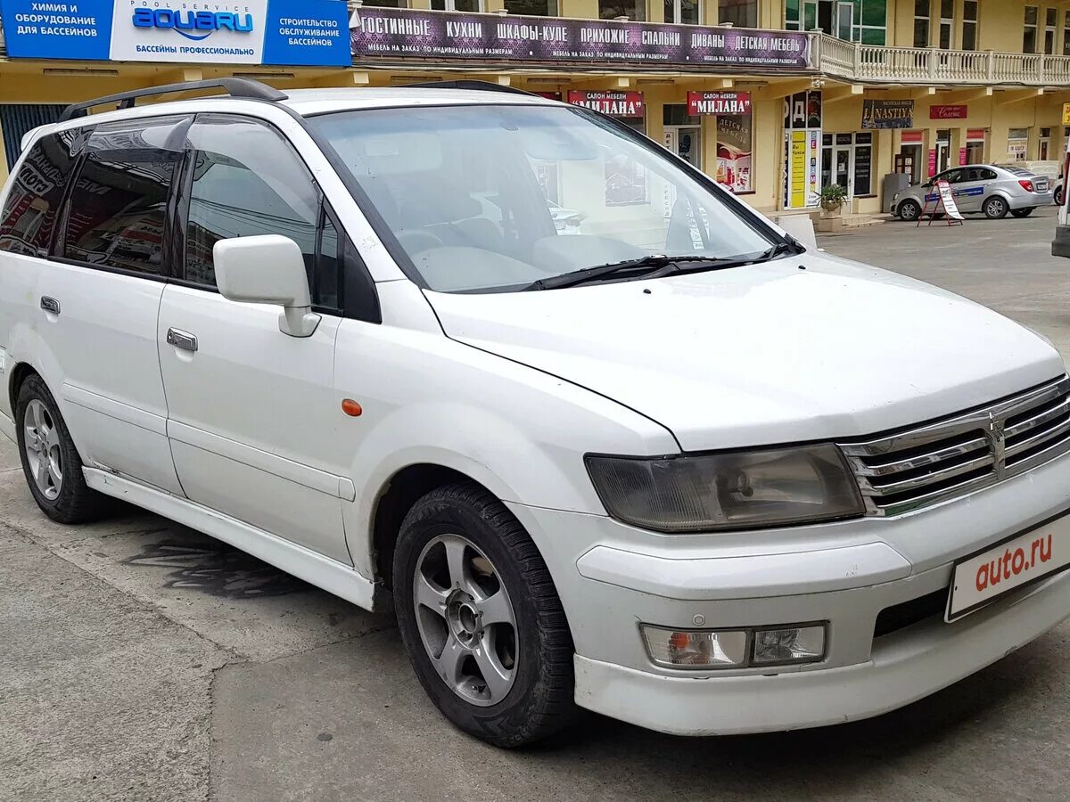 Купить митсубиси шариот грандис. Mitsubishi Chariot Grandis, 2000 год. Мицубиси Chariot Grandis 2005. Митсубиси Шариот Грандис. Митсубиши Шариот Грандис 4wd.