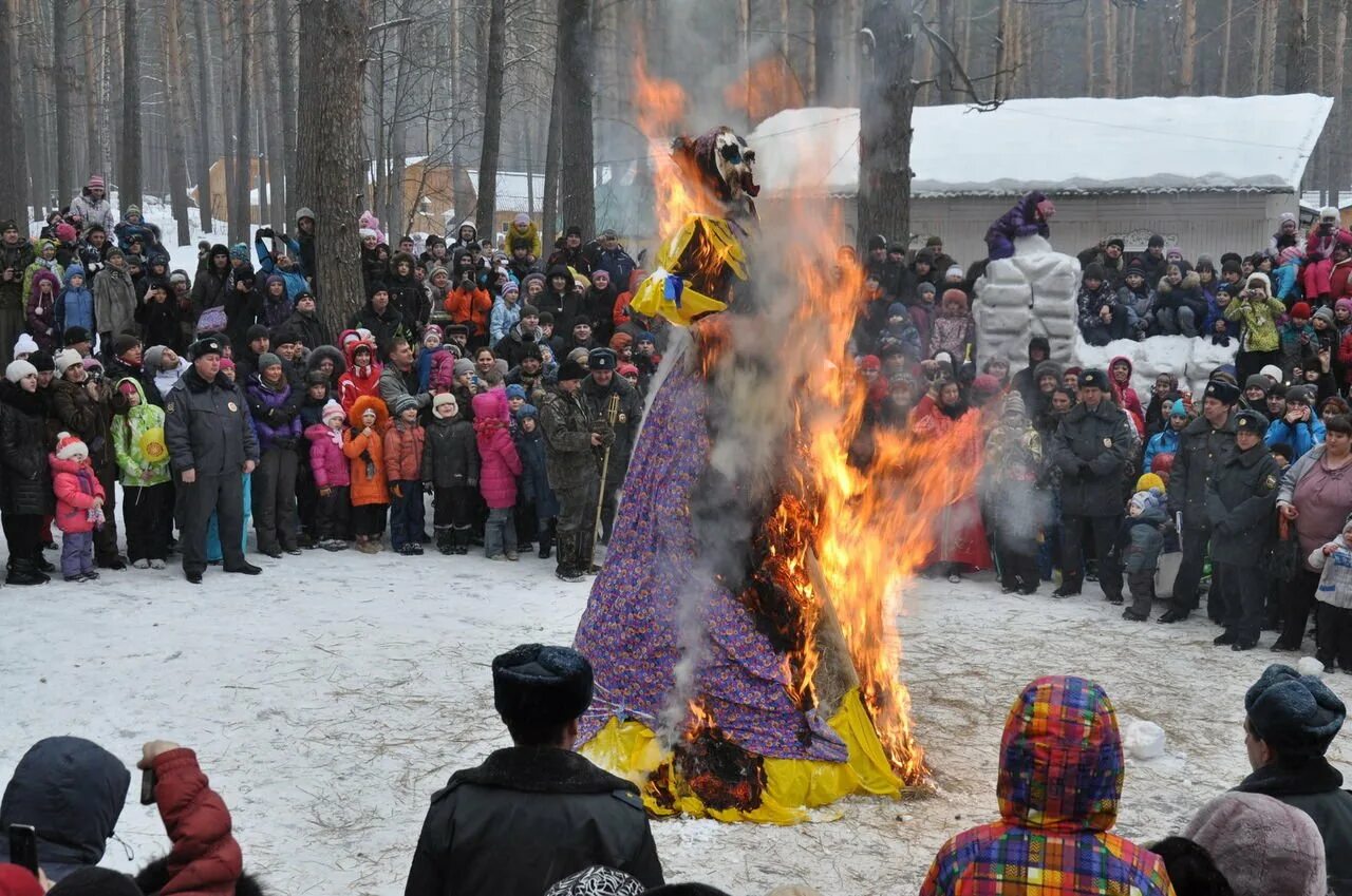 Кулачных бои на Масленицу в Измайлово. Масленица в Измайлово 2022. Томская писаница Масленица. Томская писаница Кемерово Масленица 2022. Масленица в измайловском парке 2024