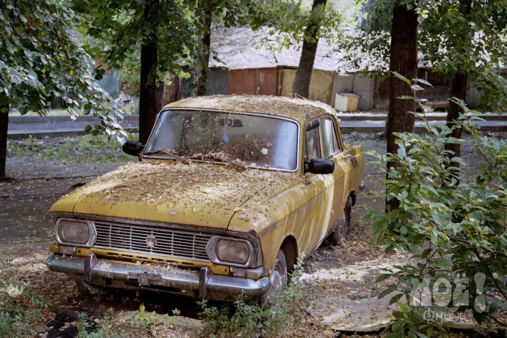 Пробег старых автомобилей. ИЖ 412 заброшенный. Москвич 412 развалюха. Москвич 412 Ржавый. ВАЗ 2101 АВТОХЛАМ.