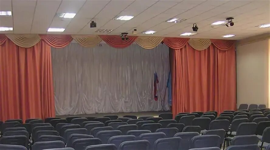 Баннер в актовый зал. Сочинение актовый зал школы. Баннер в актовый зал. Цвет актового зала в школе. Новая школа в моздоке.