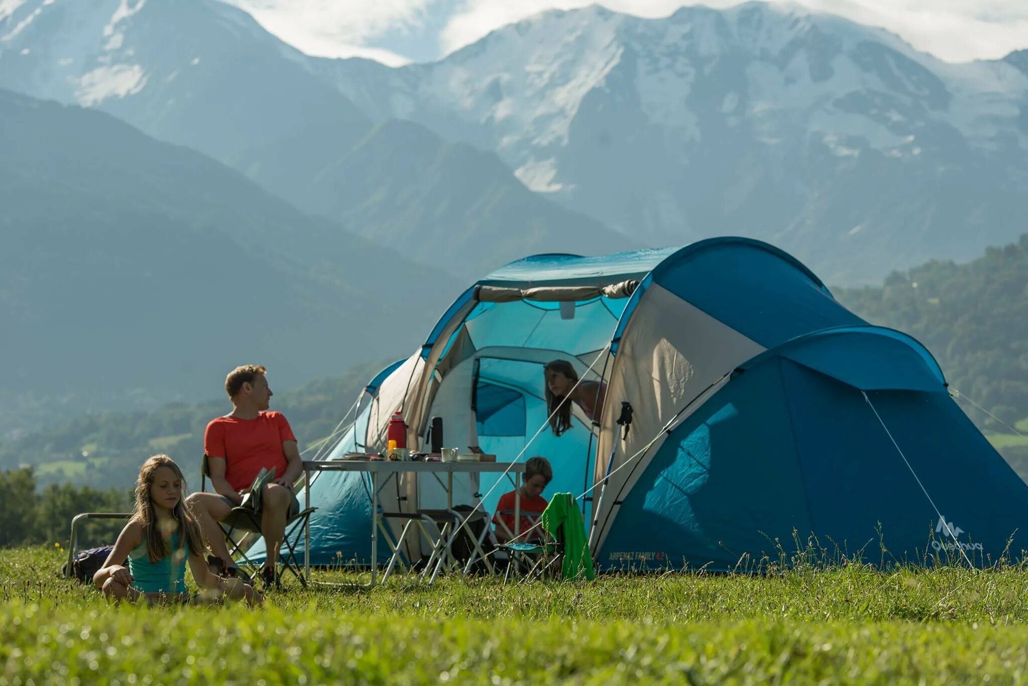 Travel camp. Палатка на природе. Путешествие с палаткой. Туристическая палатка на природе. Туризм с палатками.